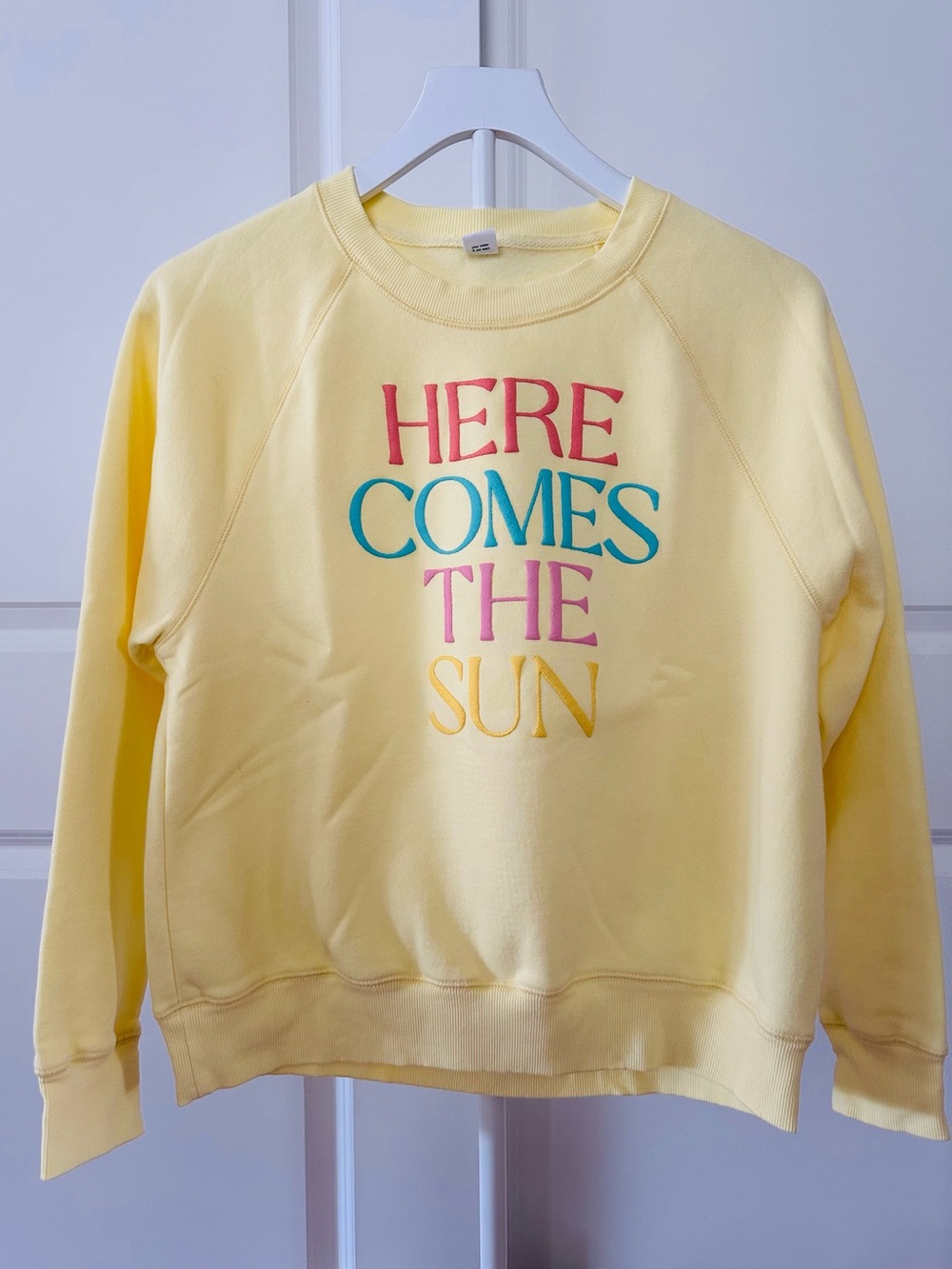 Women’s Old Navy ~ Here Comes The Sun Graphic Crewneck Sweatshirt Size M